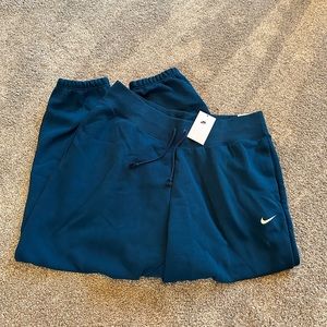 New with tags Oversized High Rise Nike Joggers in Navy